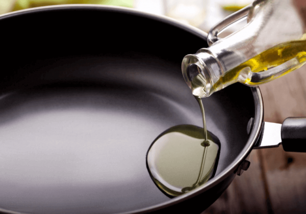 Heat oil in pan