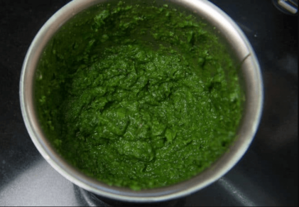 Paste of chopped ginger, green chili, coriander leaves & blanched spinach