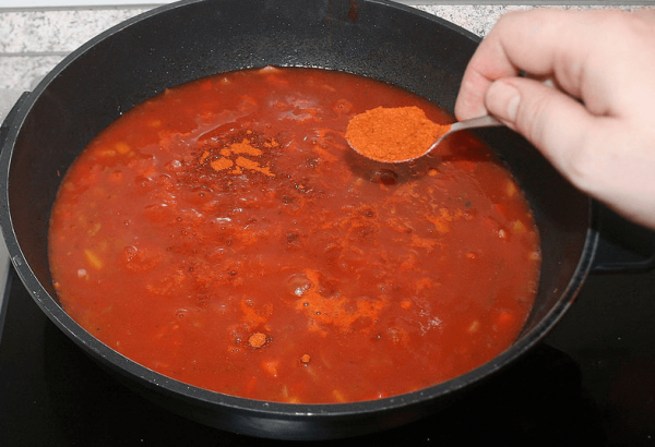 Red chili powder to tomato puree