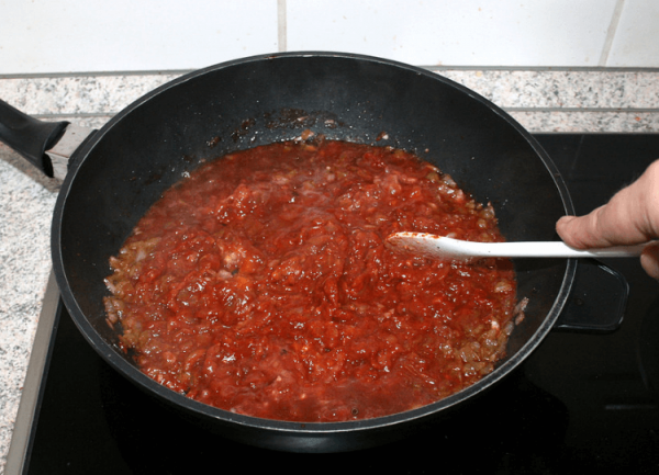 Tomato puree to ginger paste