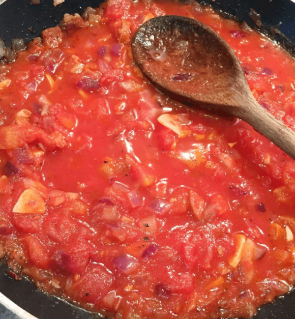 Addition of chopped tomatoes to the pan