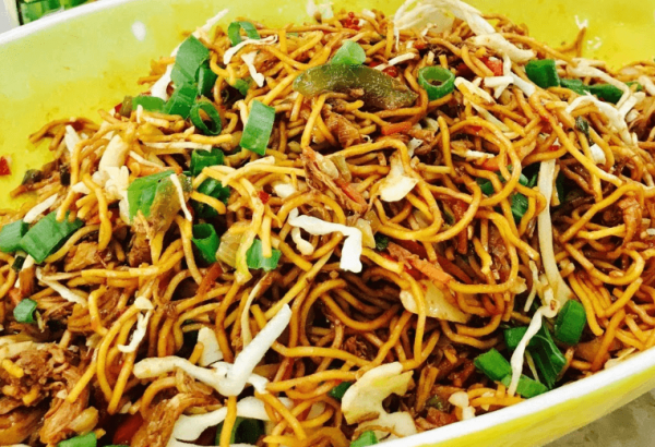 Chicken Hakka Noodles Ready