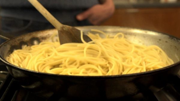 Spaghetti in pan - 1