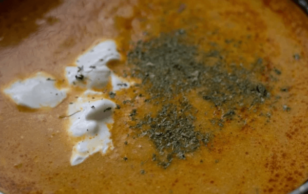 3. Makhani Gravy, cream & kasoori Methi