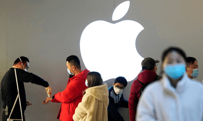 Apple Employees wearing masks